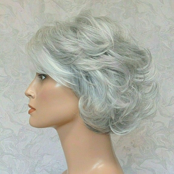 Short Wavy Heat Resistant Silver/Grey/White Wig main image 5